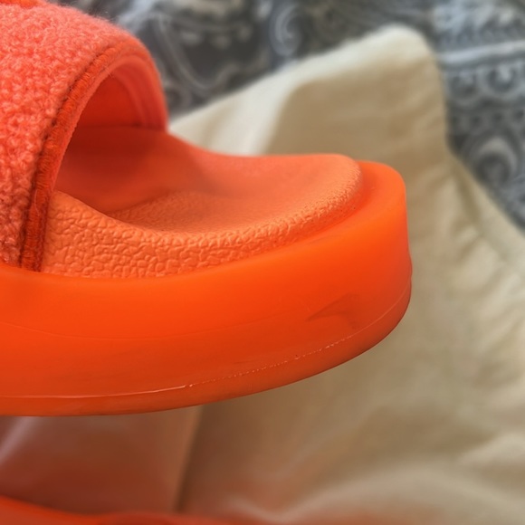 Shoes - Picture 3 of 4